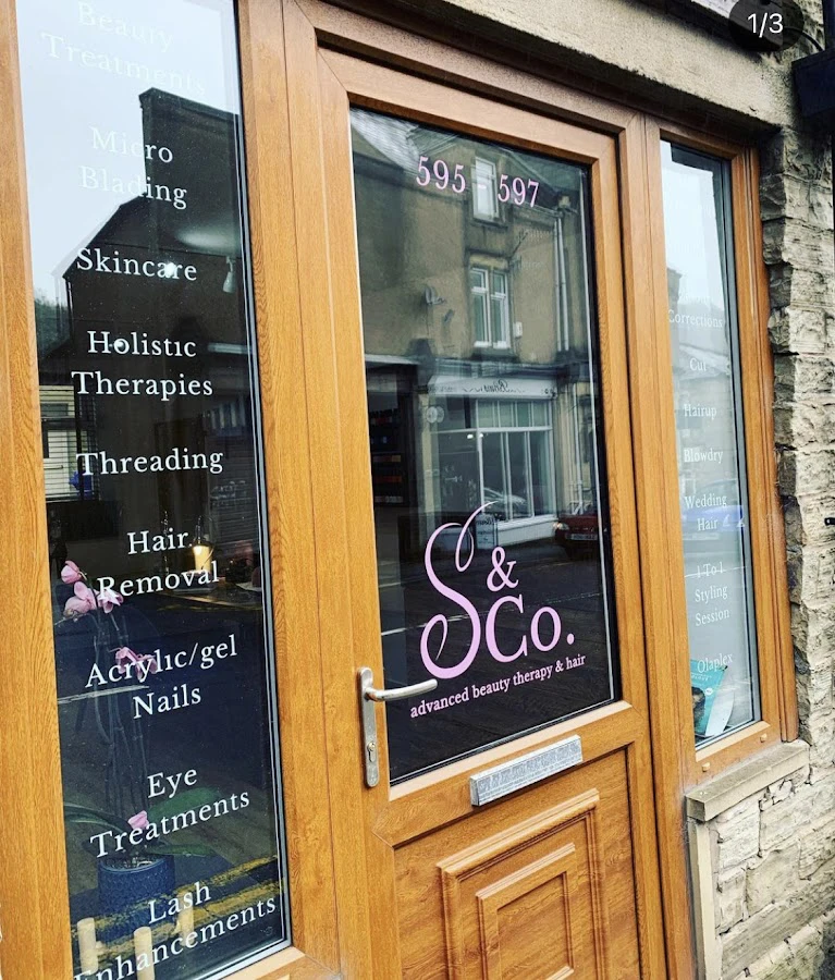 1 - 𝐴𝑇𝑇𝑅𝐴𝐶𝑇𝐼𝑂𝑁 𝐋𝐀𝐒𝐇𝐄𝐒