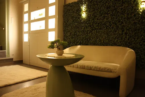 2 - 689 Nails Nagelstudio