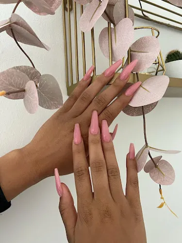 4 - Aesthetic Beauty Academy