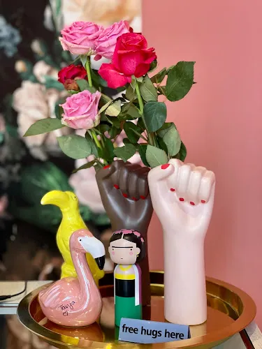 5 - African Beauty Salon WINTA Style