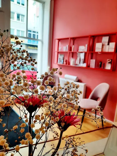 3 - African Beauty Salon WINTA Style