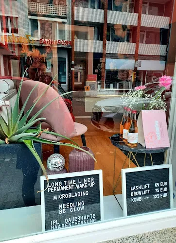 7 - African Beauty Salon WINTA Style