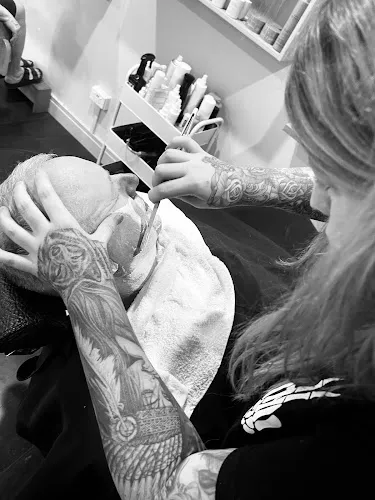 6 - Aiyana Luxe Hair