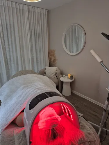 5 - Ak Lashes and beauty