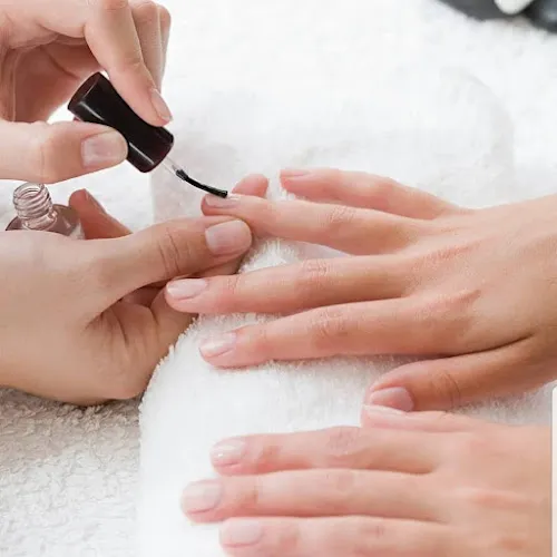 7 - Ak Lashes and beauty