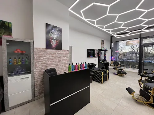 1 - Aki’s Barbershop