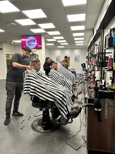 6 - Alan Friseur & Barber