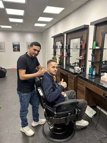 7 - Alan Friseur & Barber