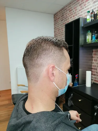 4 - Alans Cut Herren Friseur