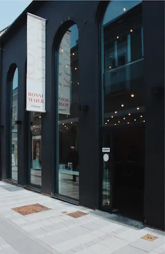 2 - Alessandro Int. - Nagelstudio Santana - Hand und Fuß