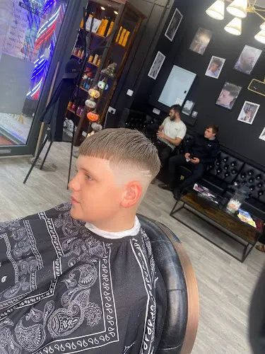 7 - Alex barber shop