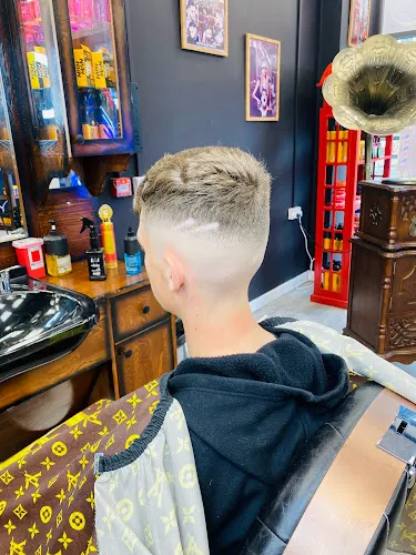 6 - Alex barber shop