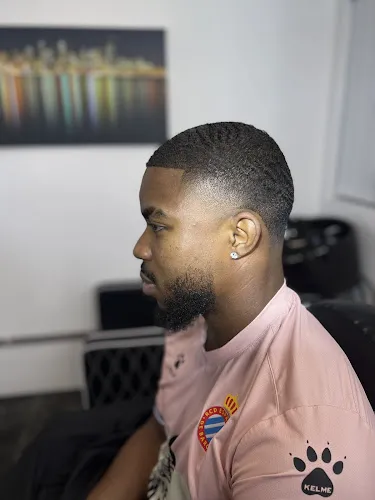 3 - Alexanders unisex hairstylist