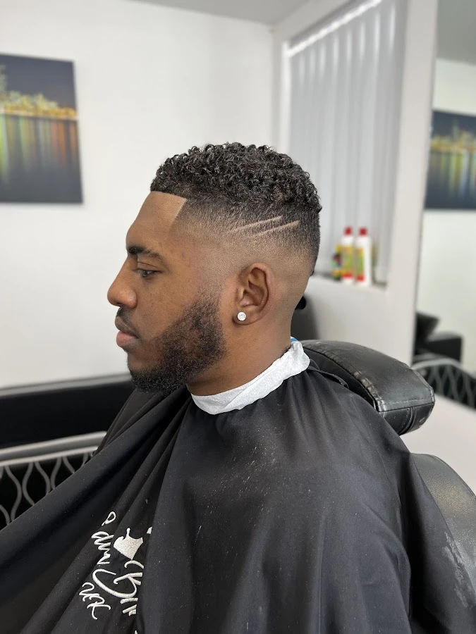 1 - Alexanders unisex hairstylist