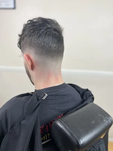 2 - Alexanders unisex hairstylist