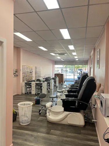 1 - Alex’s nails & spa