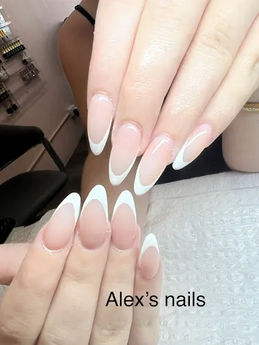 6 - Alex’s nails & spa