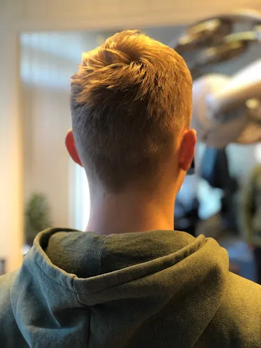 3 - Alfakrøll Frisør