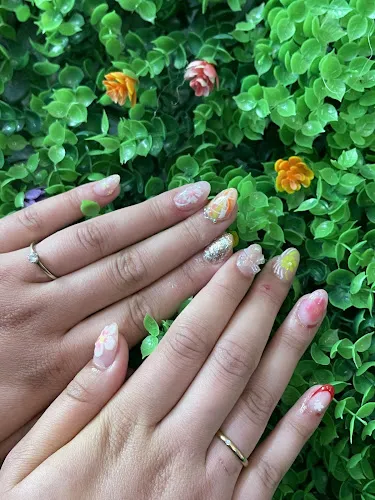 6 - American Nails In Leer