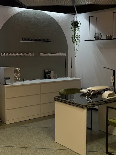 5 - 𝓟𝓻𝓮𝓽𝓽𝔂 𝓝𝓪𝓲𝓵𝓼 & 𝓢𝓹𝓪