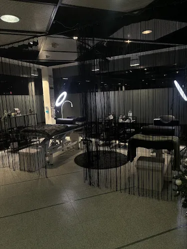 3 - 𝓟𝓻𝓮𝓽𝓽𝔂 𝓝𝓪𝓲𝓵𝓼 & 𝓢𝓹𝓪