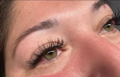 3 - Angelin De Carlo Salon