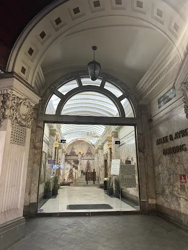 6 - Angelin De Carlo Salon