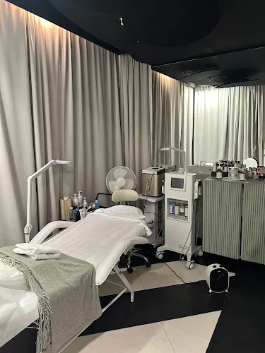 8 - Anils Barbershop