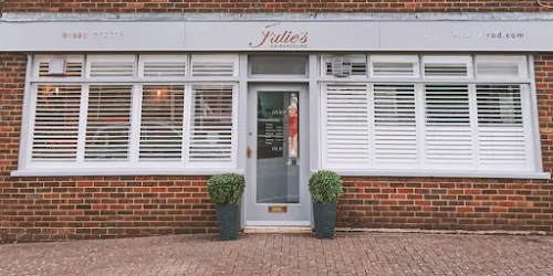 4 - Anna Nikola - Beauty Therapist