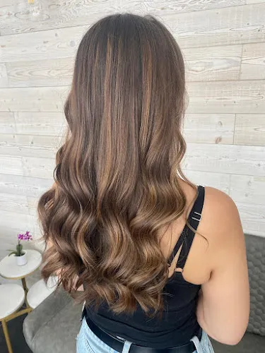 3 - Anna Nikola - Beauty Therapist