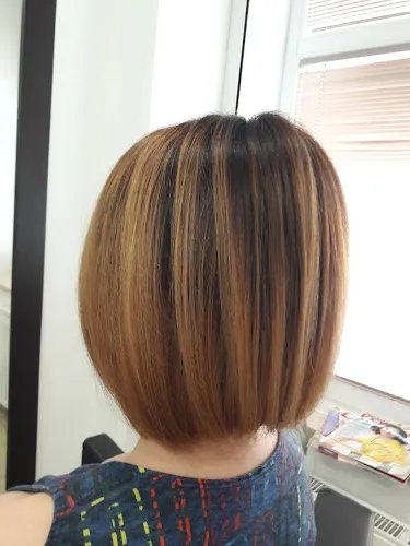 6 - Anna. Salon fryzjersko - kosmetyczny. Malec A.