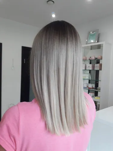 4 - Anna. Salon fryzjersko - kosmetyczny. Malec A.