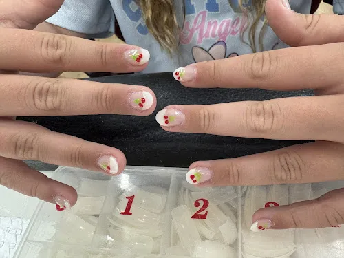 5 - Annas Nails and Beauty Morwell