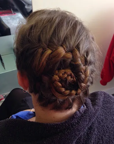 6 - Antonyas Hair Salon