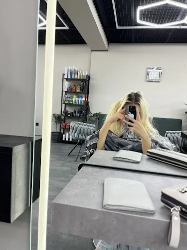 8 - ApoLi Friseur & Barber