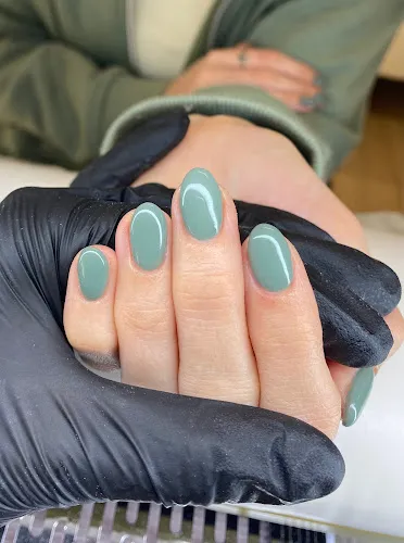 7 - Arena Hair Studio