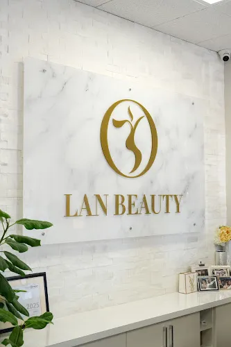 2 - As Beauty Markham