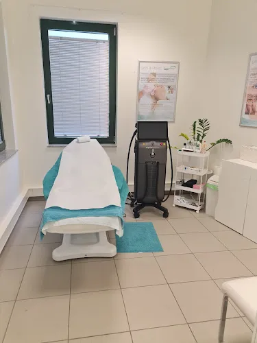 3 - ATIA S Hair Studio