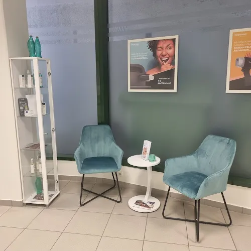 4 - ATIA S Hair Studio