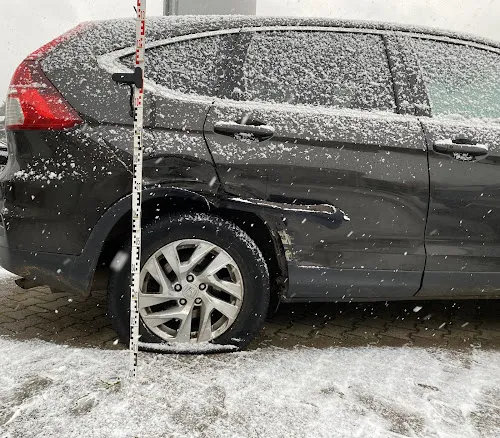 5 - Autocenter am Flugplatz KFZ-Werkstatt
