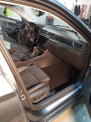 2 - Autovollaufbereitung Innen & Außen + Reifenservice + Reinigungsservice Faruk Sahiti