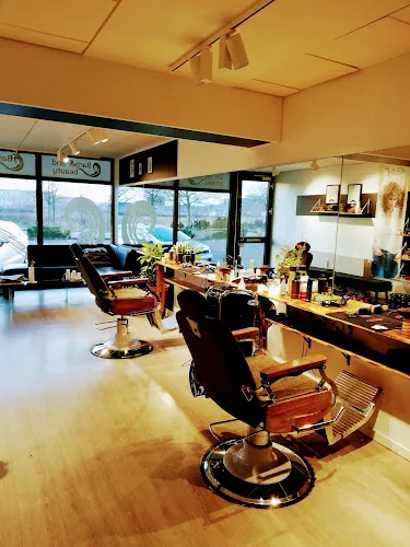 4 - Barber and Beauty