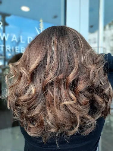 8 - Barber Shop Qahar’s Friseur