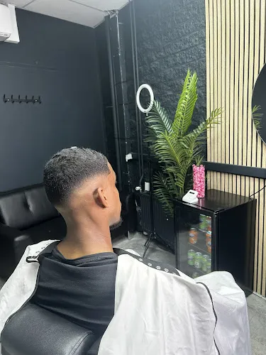 4 - Barber Yous