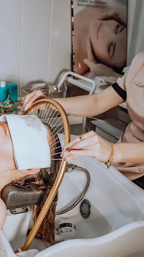 6 - Beautique by Anna