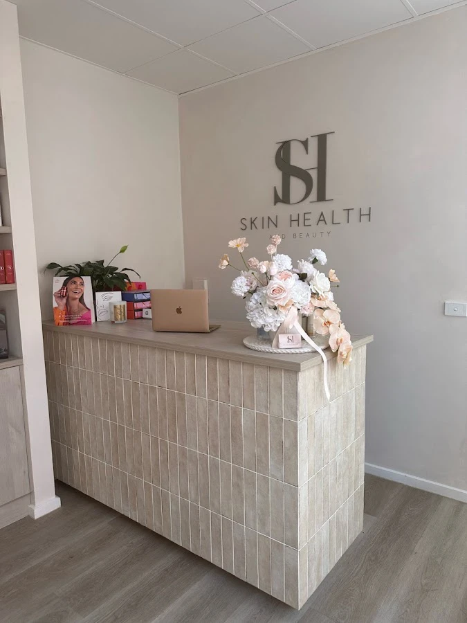 1 - Beauty & Bronze Bar