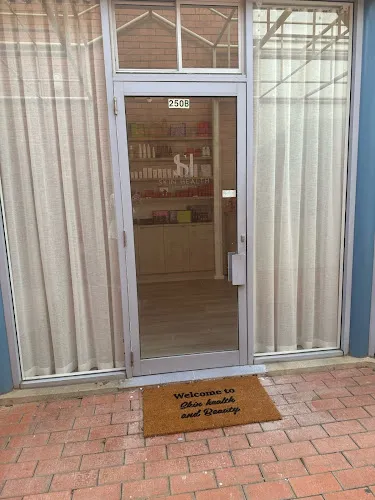 5 - Beauty & Bronze Bar