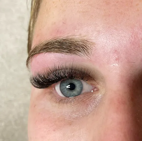 8 - Beauty & Bronze Bar