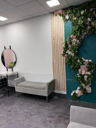 6 - Beauty and Brows by Foz