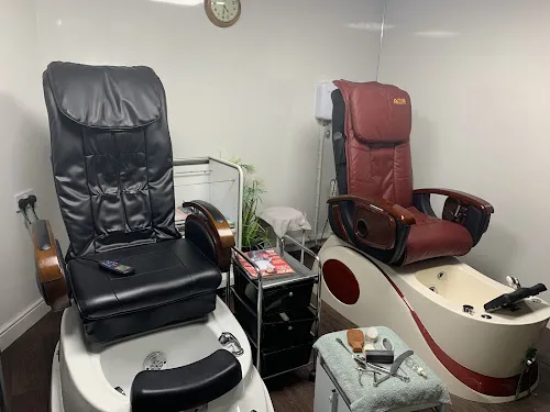 4 - Beauty and Brows by Foz